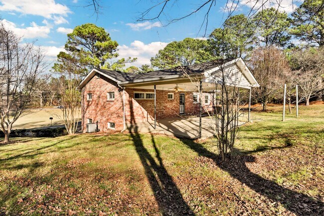 Building Photo - 780 Rossview Rd