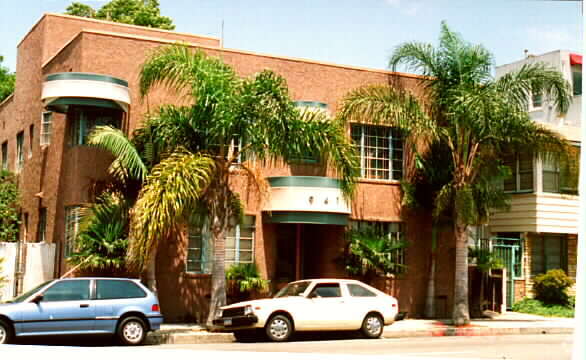 Building Photo - 941 E Broadway