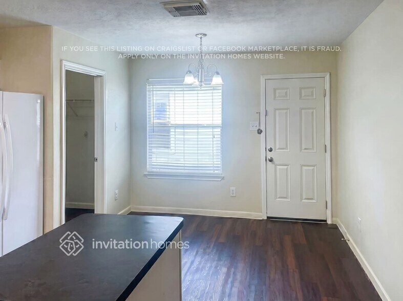 Building Photo - 8567 Chaletford Dr