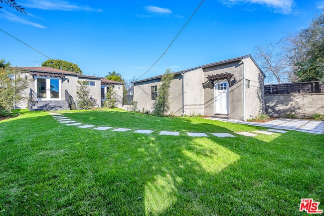 Building Photo - 616 W Ellis Ave