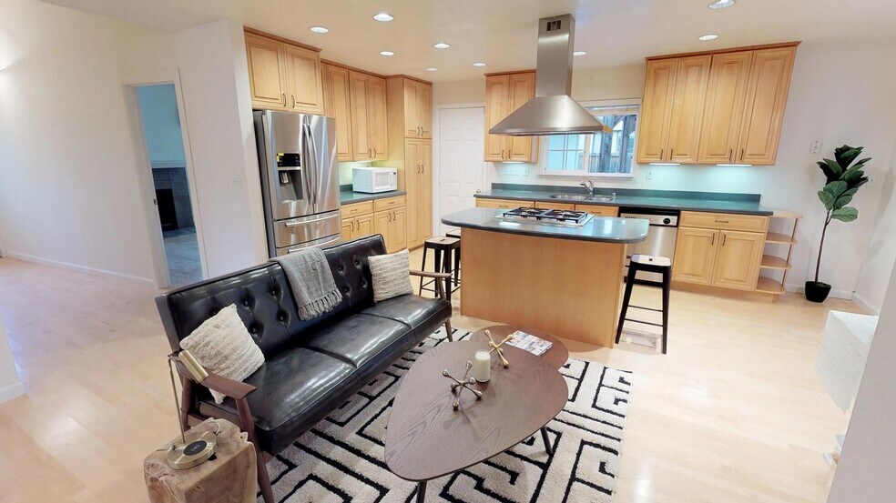 Primary Photo - 602 Teredo Dr