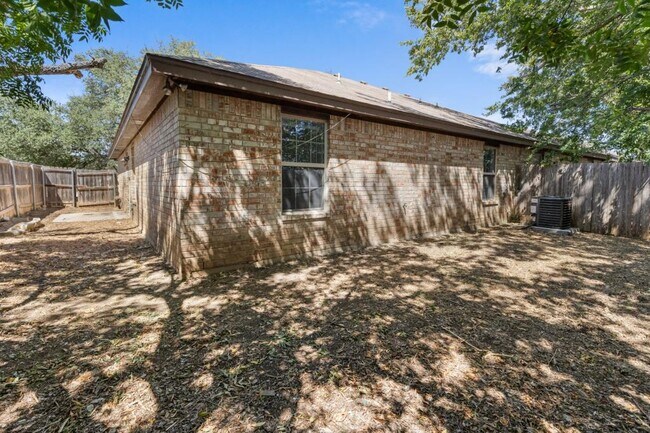 Building Photo - 1615 Libby Ln