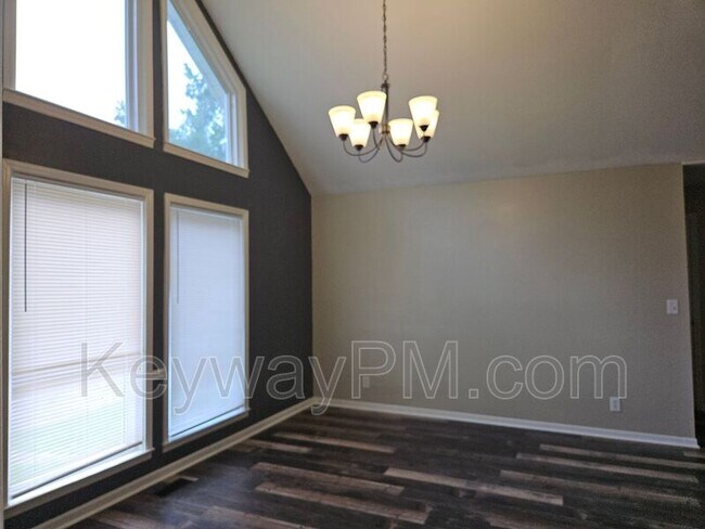 Building Photo - 1702 Harrogate Dr