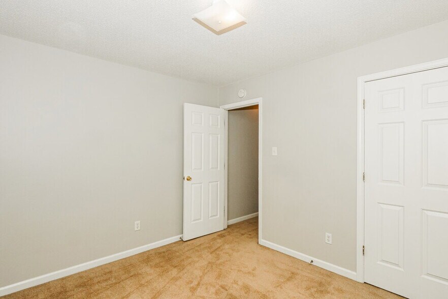 Building Photo - 75 Oakridge Cove