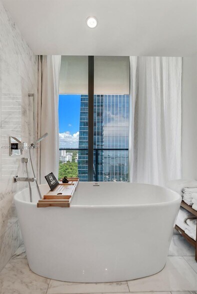 Building Photo - 1451 Brickell Ave