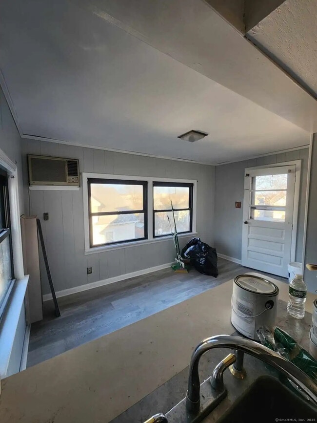 Building Photo - 62 Montauk Ave