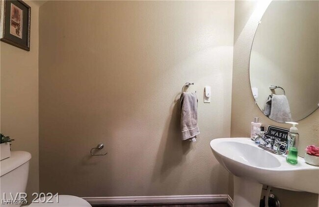 Building Photo - 8450 W Sapphire St