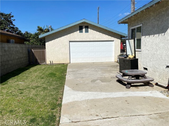 Building Photo - 1705 S Cabana Ave