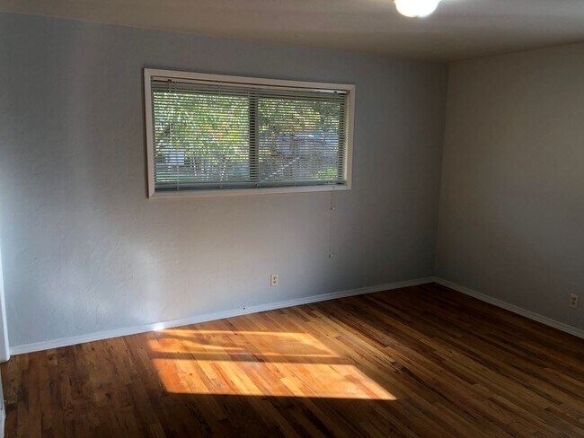 Building Photo - Updated 3 bedroom 1 1/2 bath home with a l...