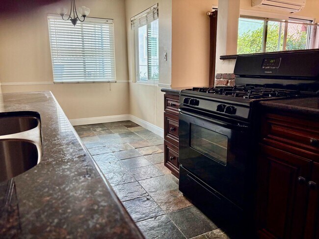 Building Photo - 11719 Mayfield Ave