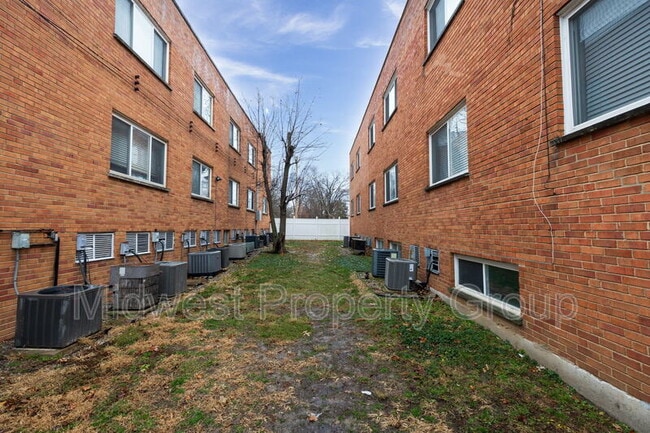 Building Photo - 2507 S Big Bend Blvd