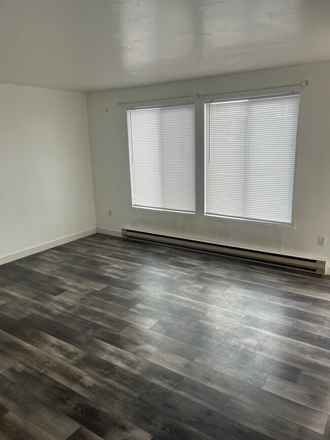 Building Photo - Vernal 4 Plex