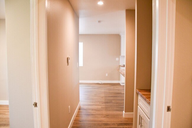 Building Photo - Orange (874-826) North