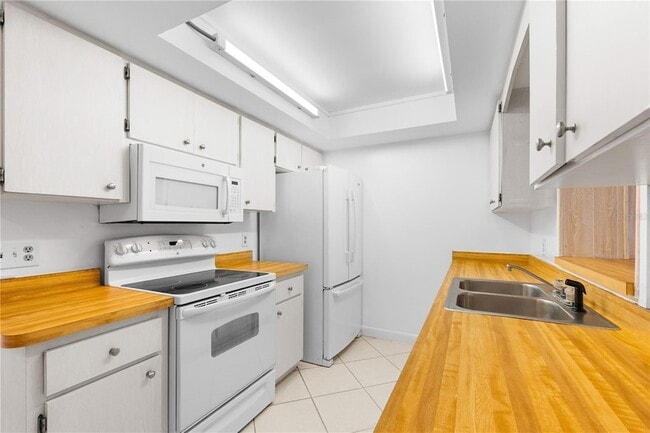 Building Photo - 2814 20th Ave Dr W