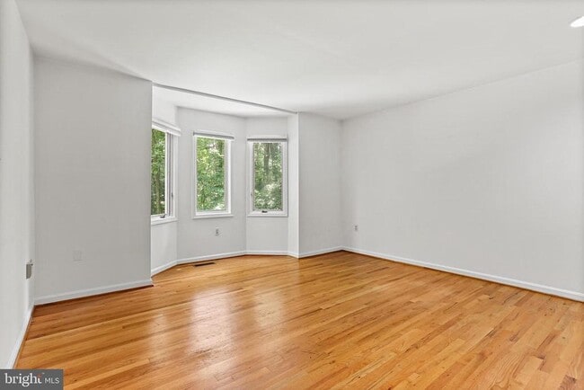 Building Photo - 12624 Golden Oak Dr