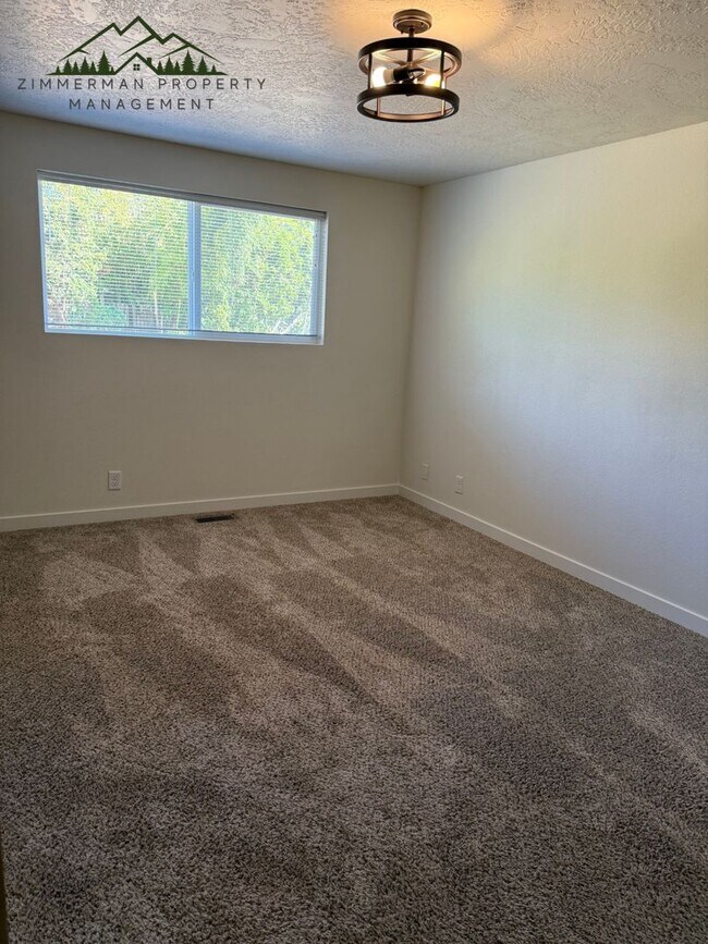 Building Photo - Beautiful Home in Hayden Bridge