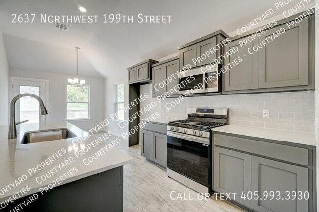 Building Photo - 2637 NW 199th St