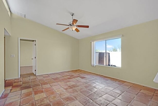 Building Photo - Vaulted Elegance in Old Spanish Trail