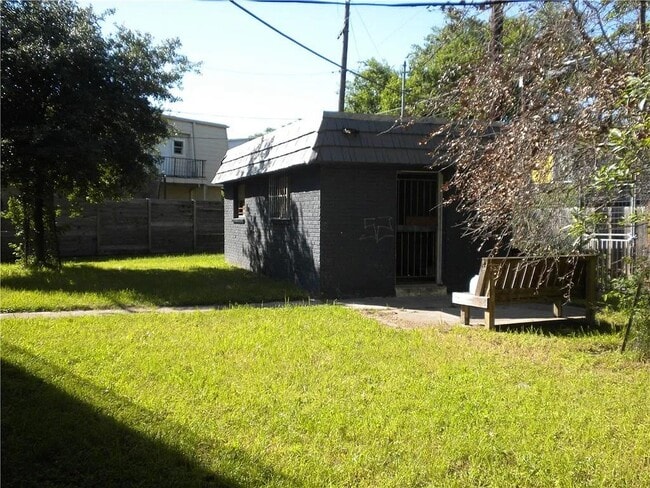 Building Photo - 302 Carmen Ct