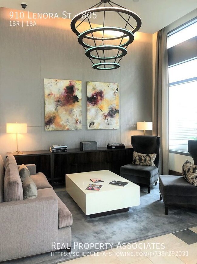 Building Photo - 910 Lenora St