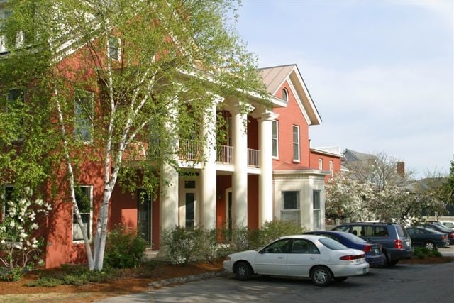 Building Photo - 326 College St