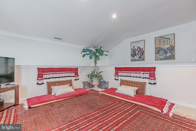 Building Photo - 321 Fountain St