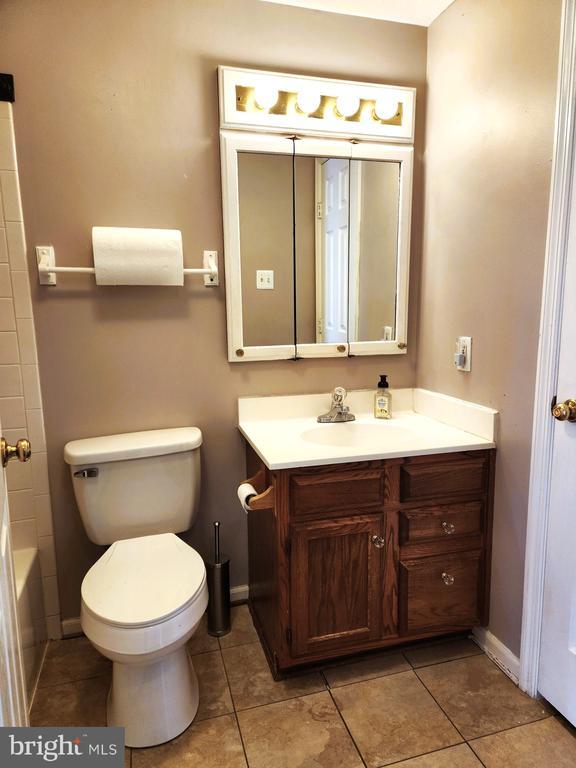 Building Photo - 557 Cascade Way