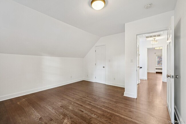 Building Photo - 71 Tamarack Rd