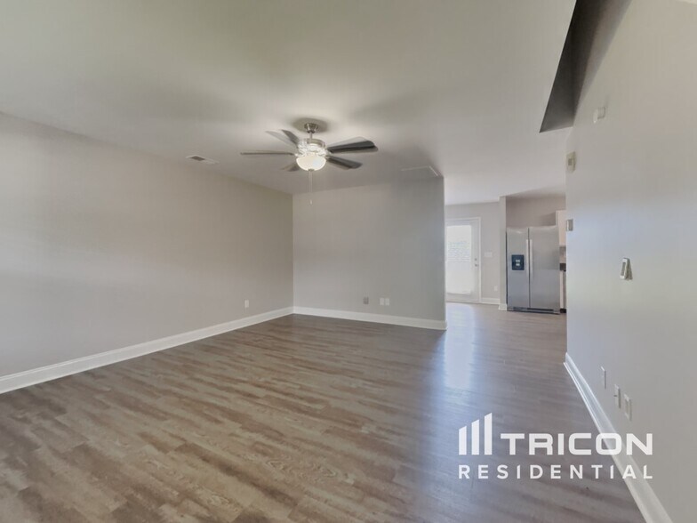 Building Photo - 4442 Vernon Cir SE