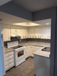 Building Photo - 461 W Holmes Ave