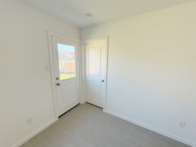 Building Photo - 505 Robin Ct