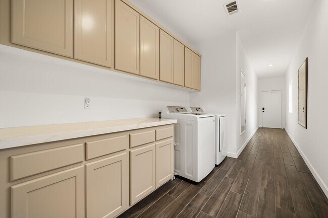 Building Photo - 56765 Merion
