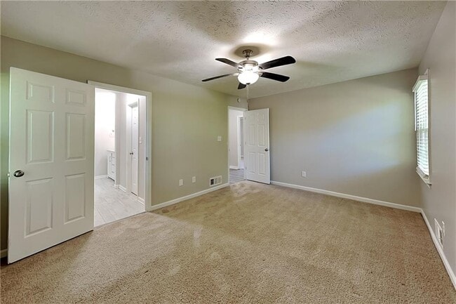 Building Photo - 434 Robin Hood Dr