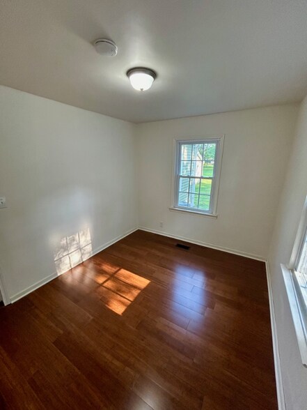 Building Photo - 2324 Van Buskirk Rd