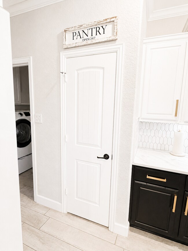 Building Photo - STUNNING LUXURY HOME  |  OPEN-CONCEPT  |  OFFICE & GAME ROOM  |  GREEN BELT  |  ALAMO RANCH  |  E...