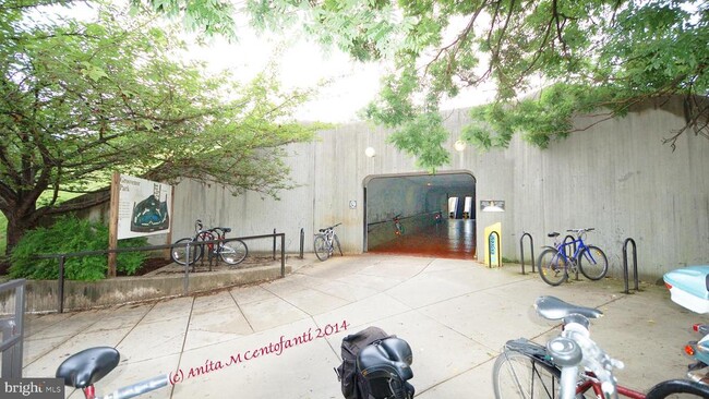 Building Photo - 10201 Grosvenor Pl