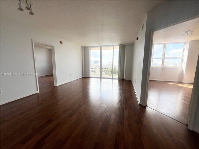 Building Photo - 19501 W Country Club Dr