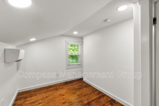 Building Photo - 3201 Davenport Rd