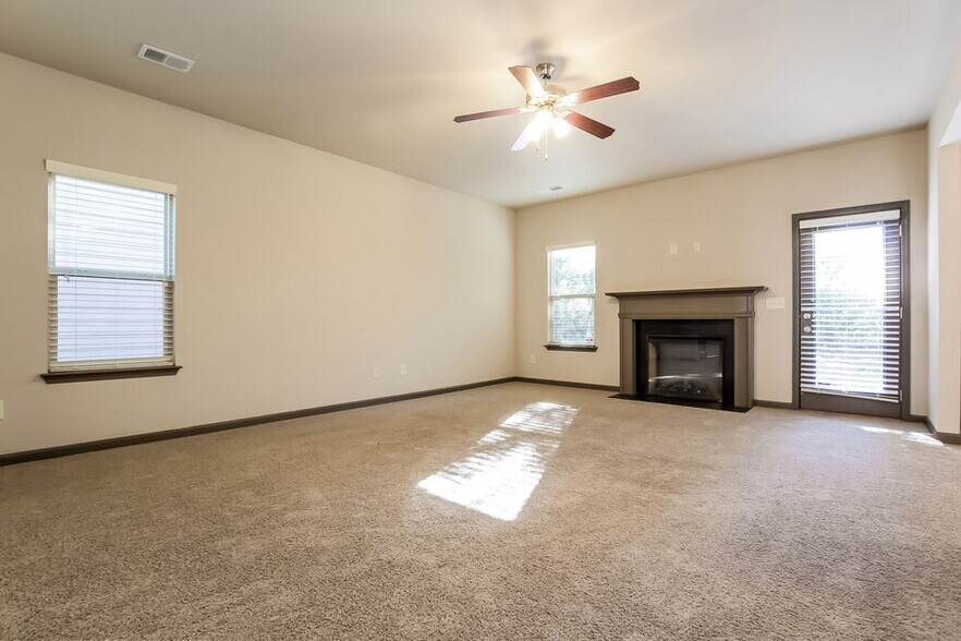 Building Photo - 631 Sweet Ashley Way