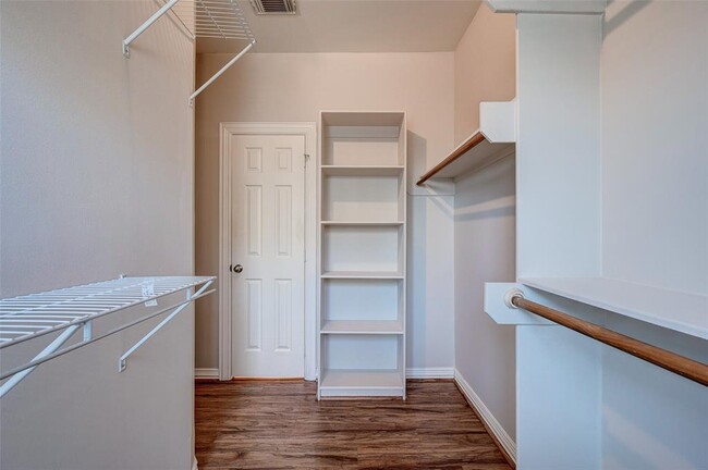 Building Photo - 1811 Gentryside Dr