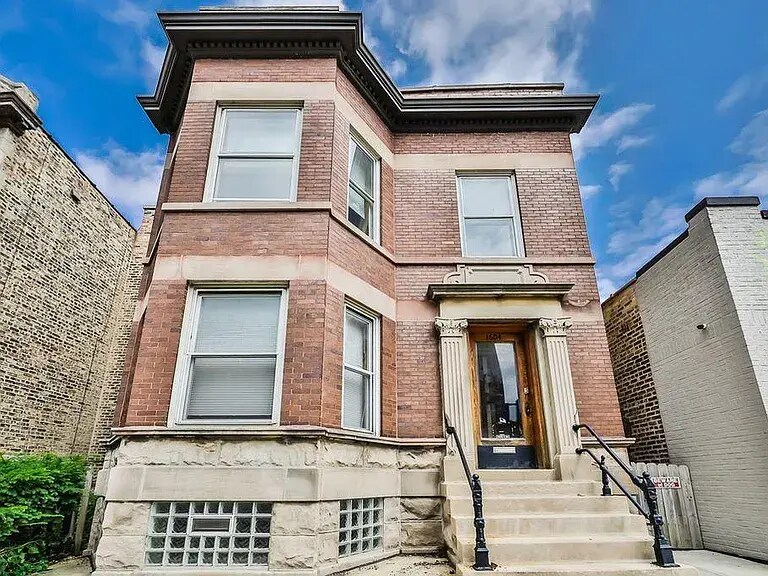 Building Photo - 1604 W Waveland Ave