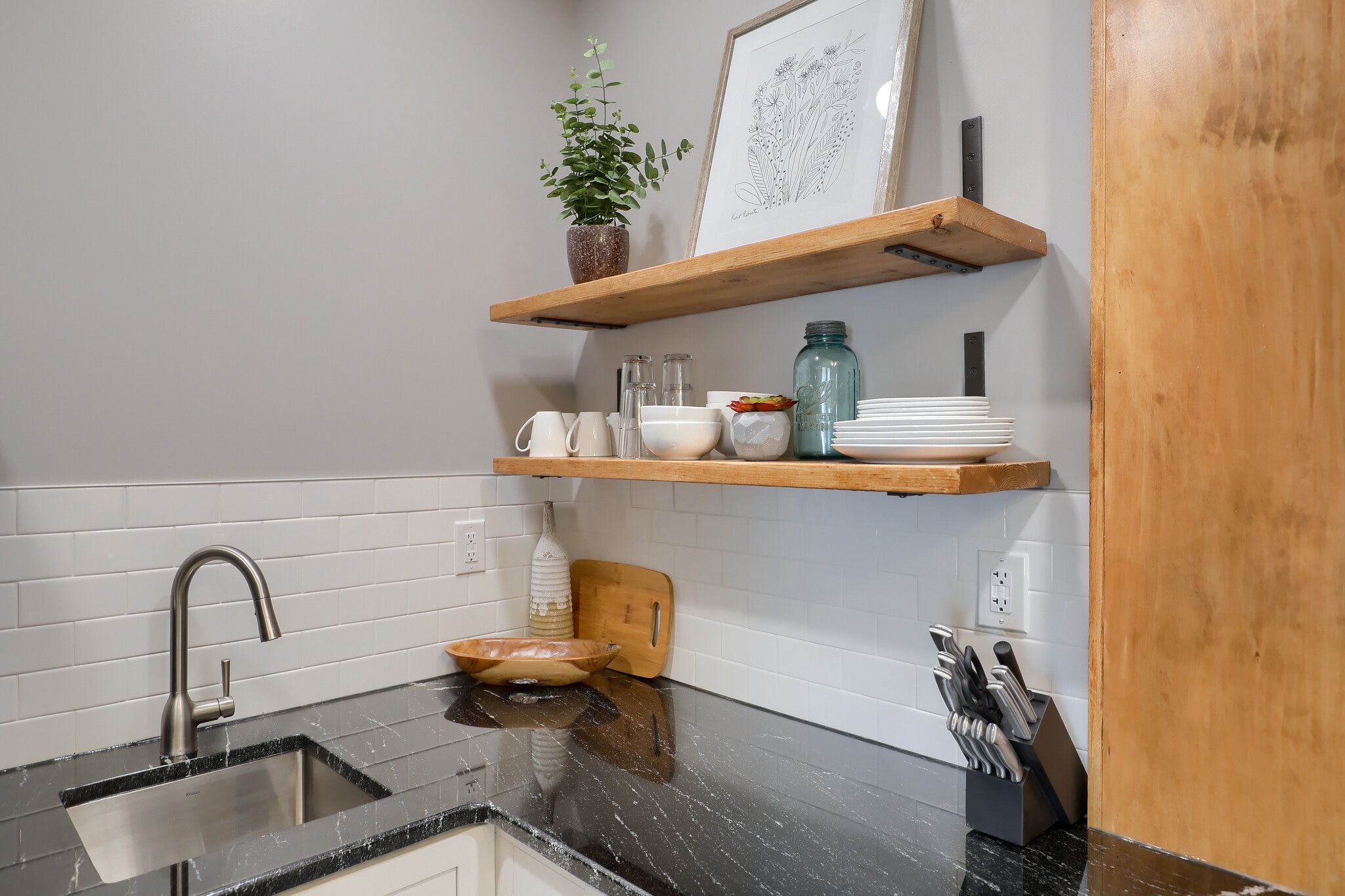 Building Photo - 22 N Broad St