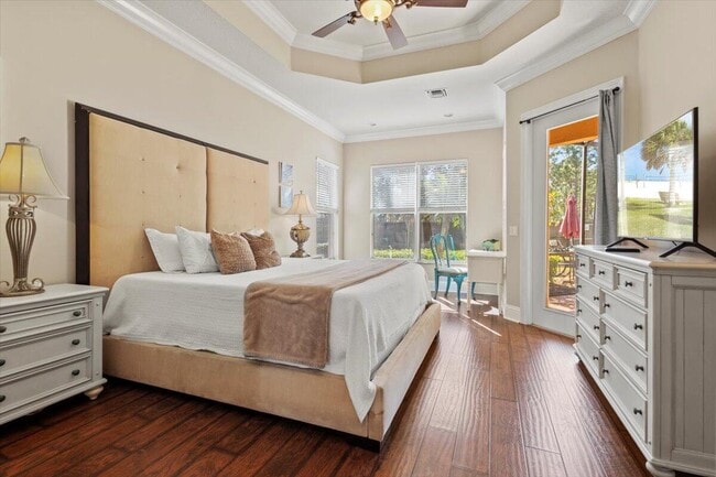 Building Photo - 5829 NW Zenith Dr