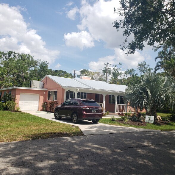 Building Photo - 1443 Sandra Dr