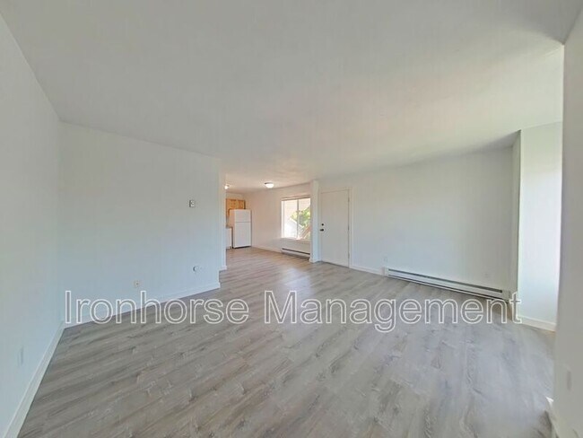 Building Photo - 119 S 15th Ave