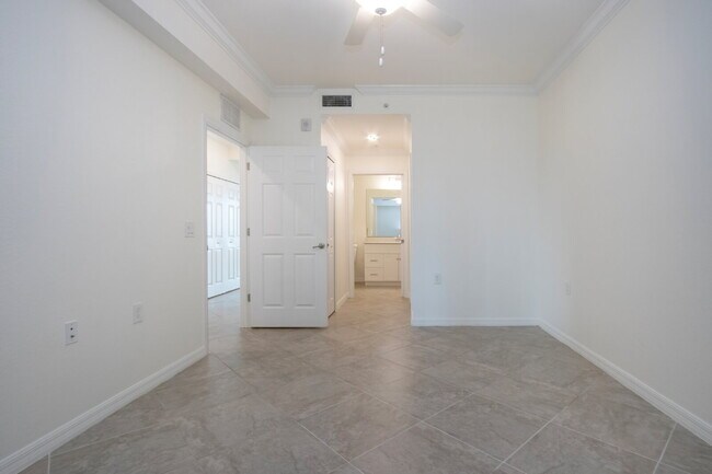 Building Photo - Riverfront Condo - 2 bed - 2 bath for rent