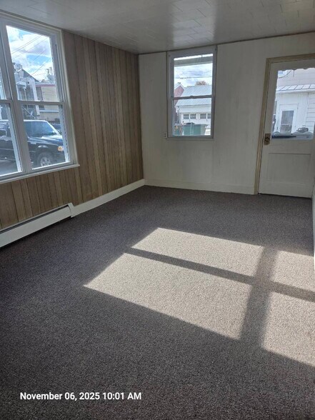 Living room - 15 N Richmond St