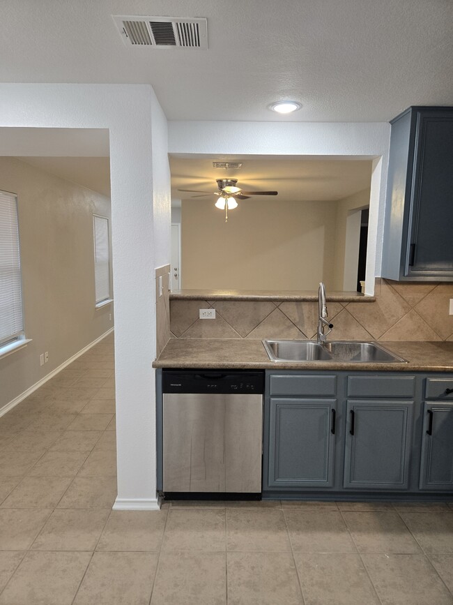 Building Photo - 210 Calixto Ct