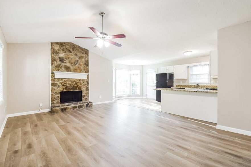 Building Photo - 217 Landing Dr