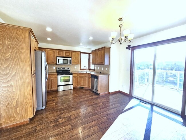 Building Photo - $2,200 -  3 Bed / 2.5 Bath Beautiful Spokane Valley House